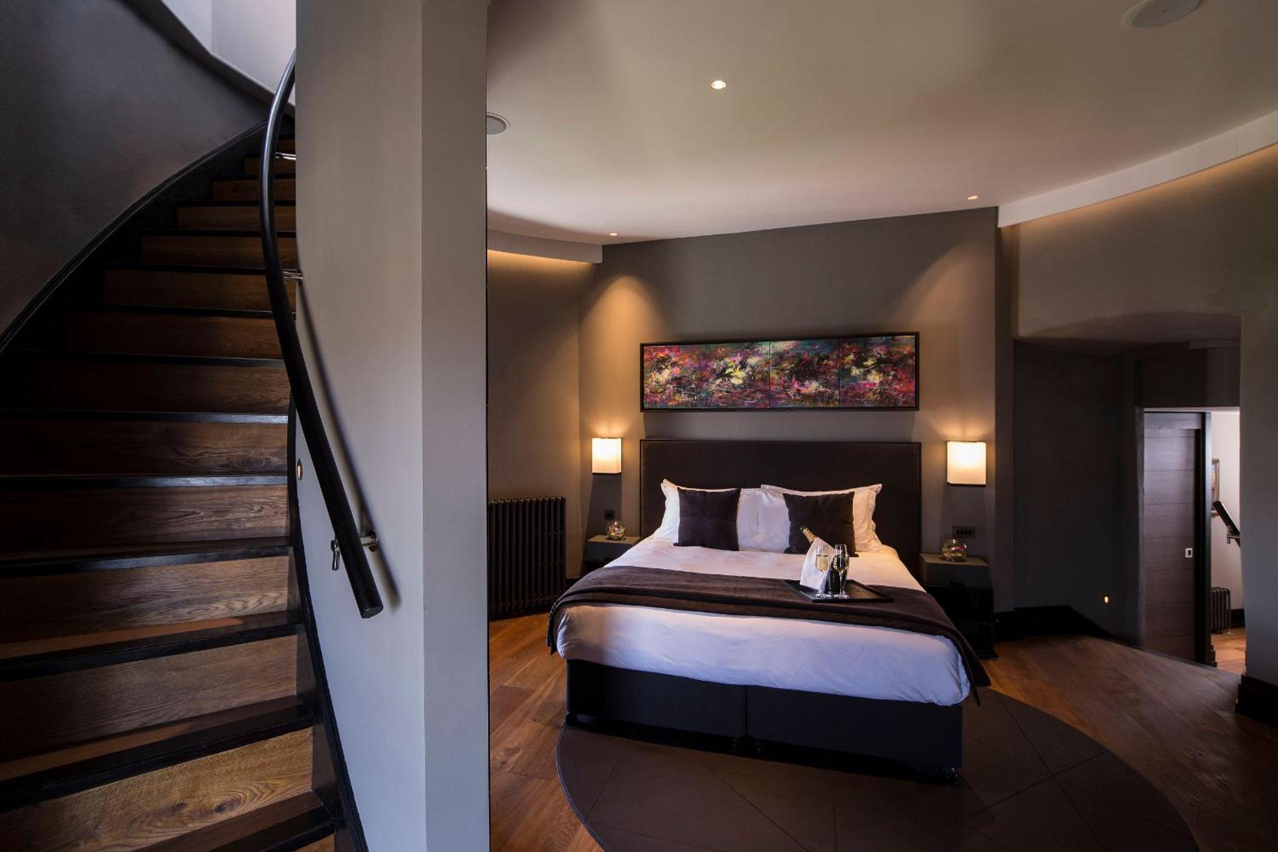 Tower, Suite