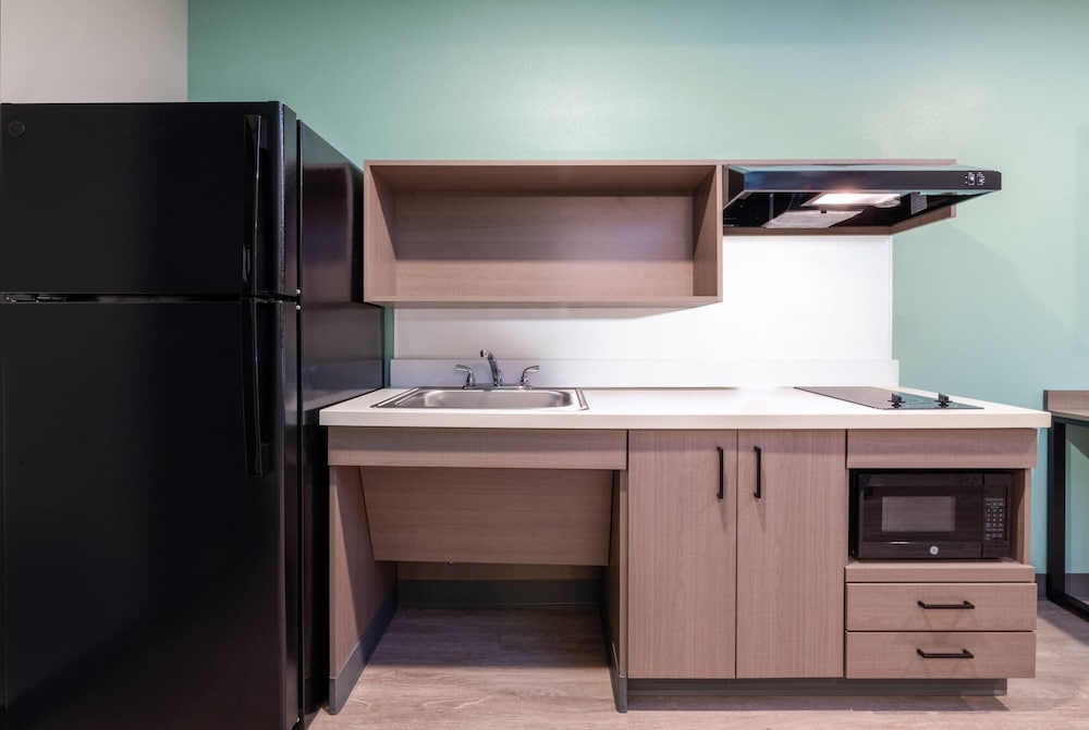 ECHO Suites Extended Stay By Wyndham Naples 70/86