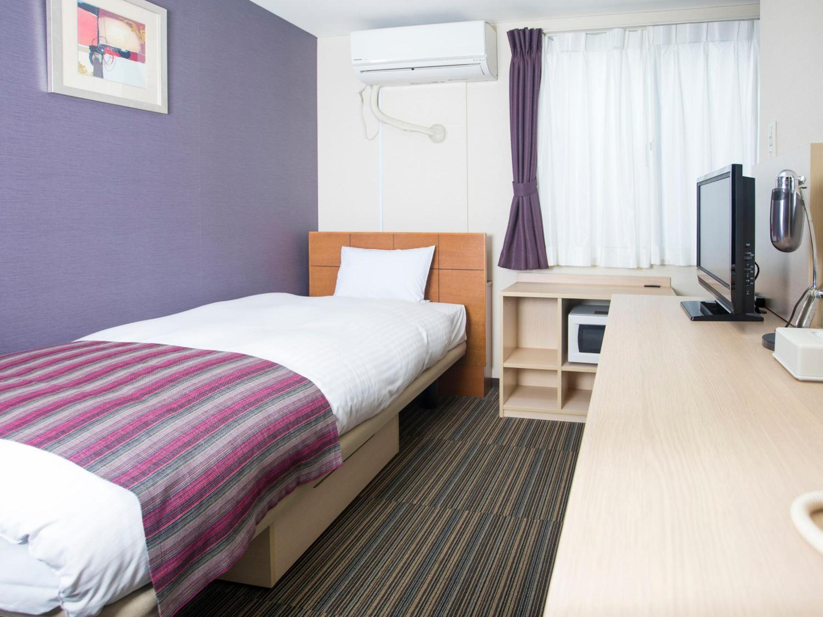 ROOM, SINGLE