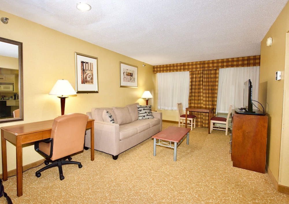 Holiday Inn Express Suites St Louis West Fenton 47/65