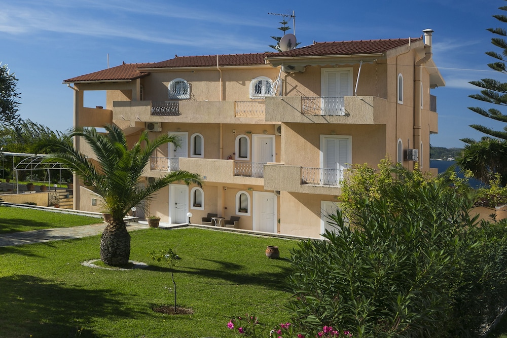 Panorama Fanari Studios Apartments 3/77