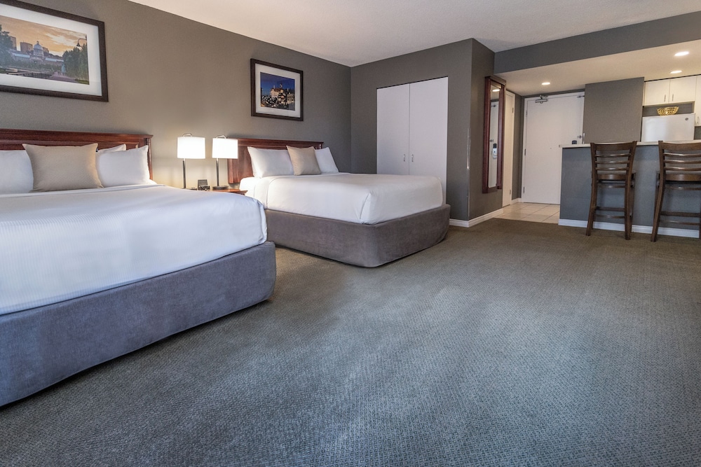 1 BEDROOM, SUITE, 2 QUEEN BEDS, KITCHENETTE