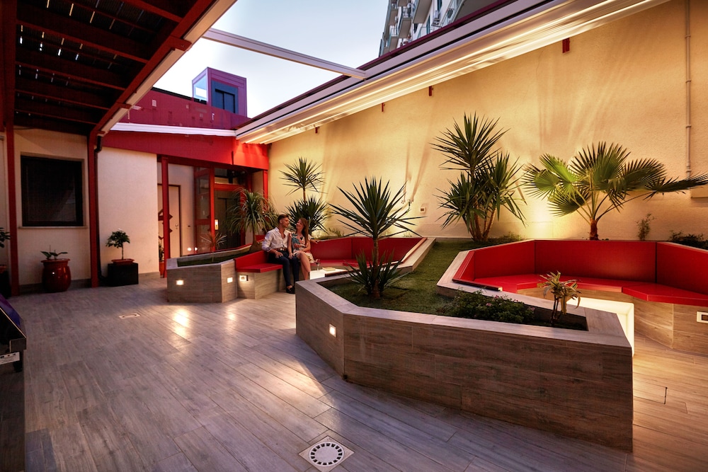 Hospitality Hotel 54/57