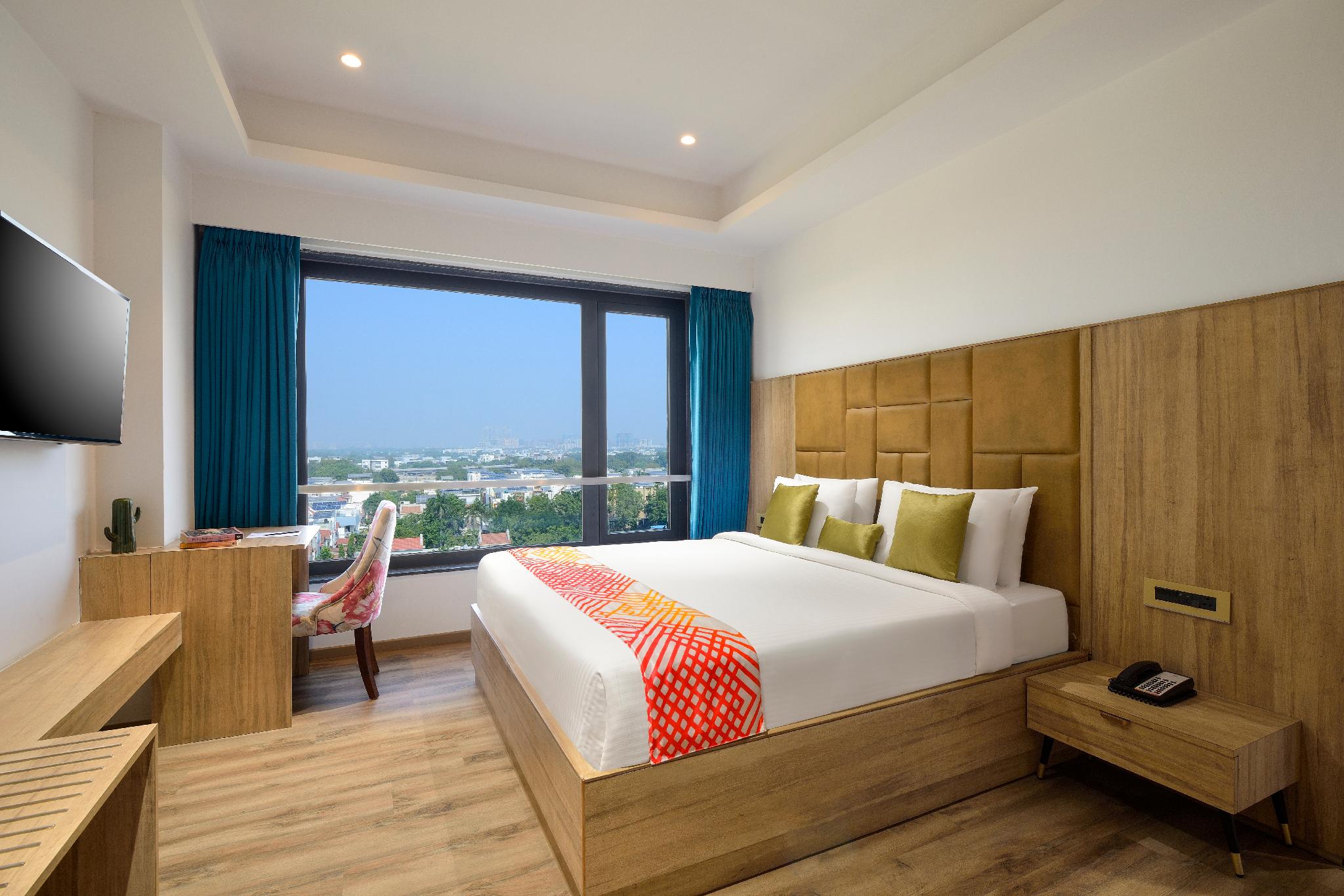 Luxe Queen Room