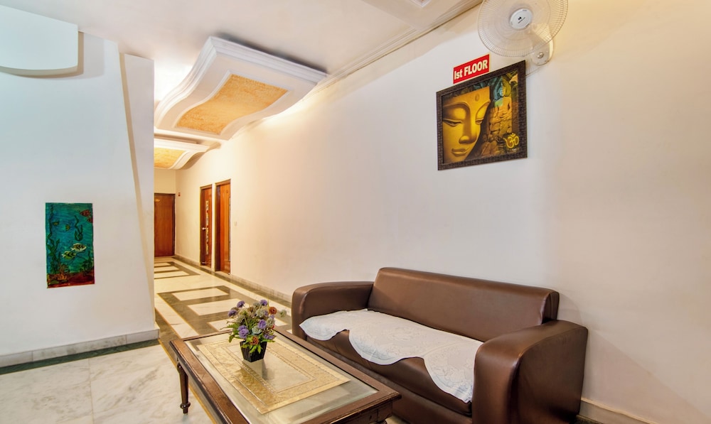 Hotel Paras International 38/49