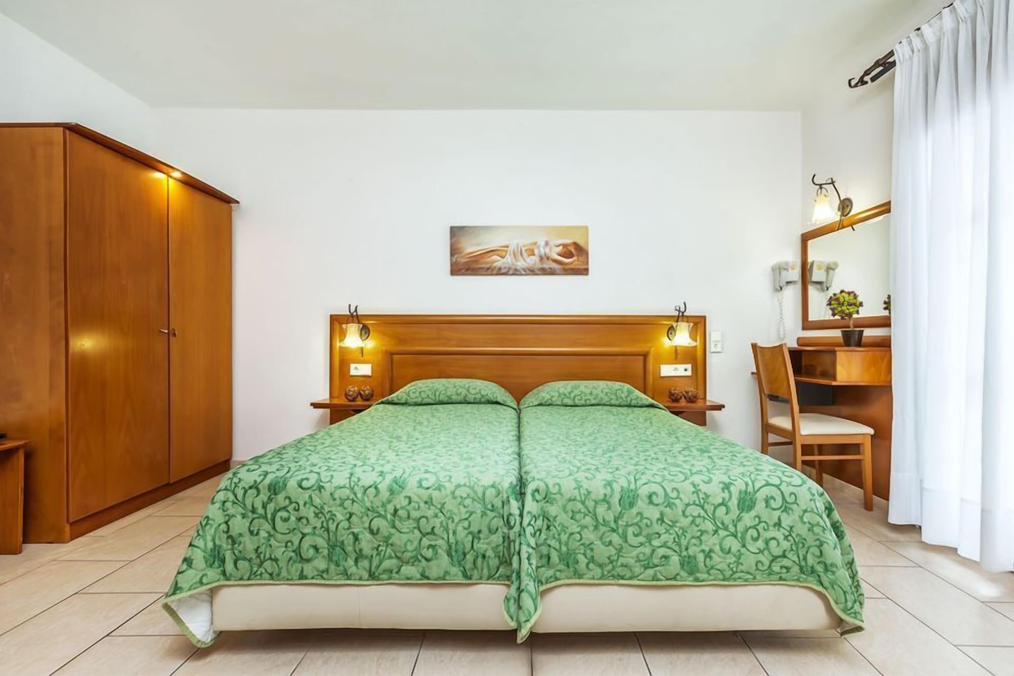 ROOM, DOUBLE BED