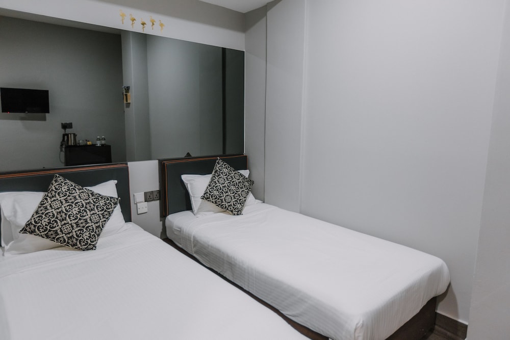 Room, Twin Beds, No Window