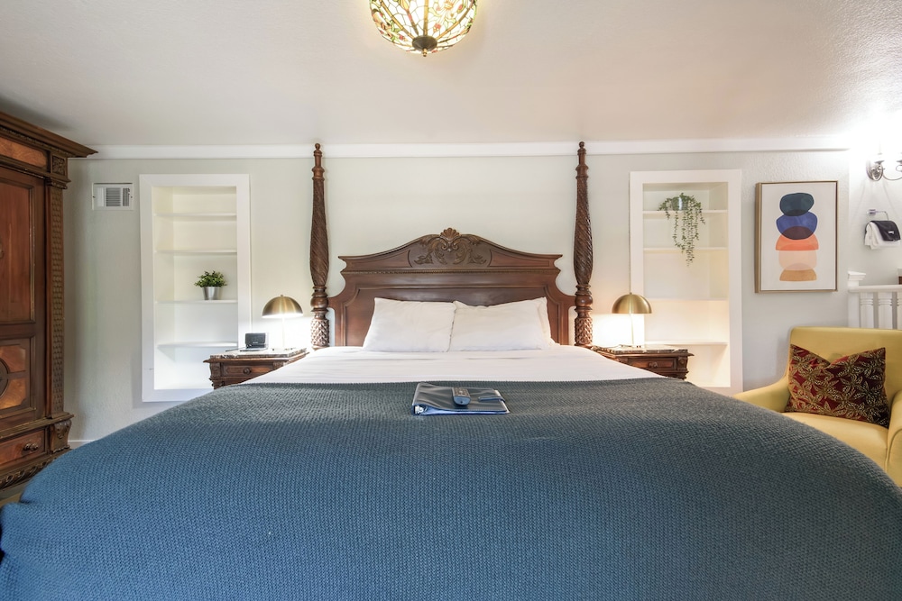 Cedar Gables Inn 29/68