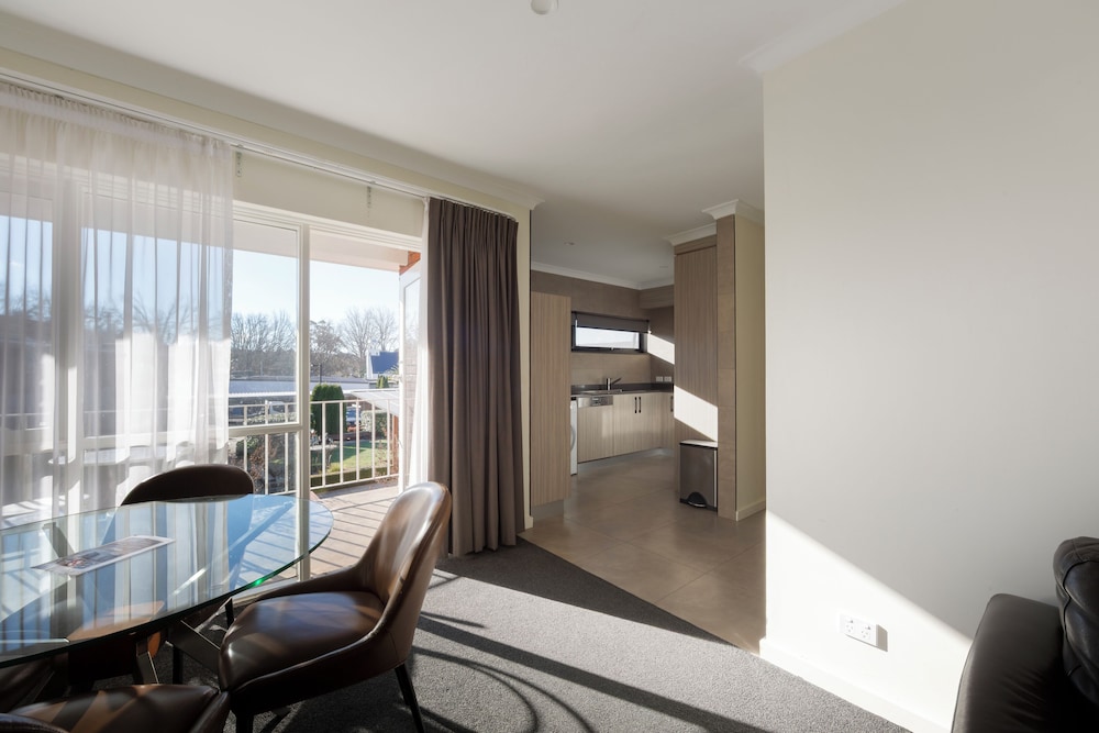 FORREST HOTEL AND APARTMENTS 34/68