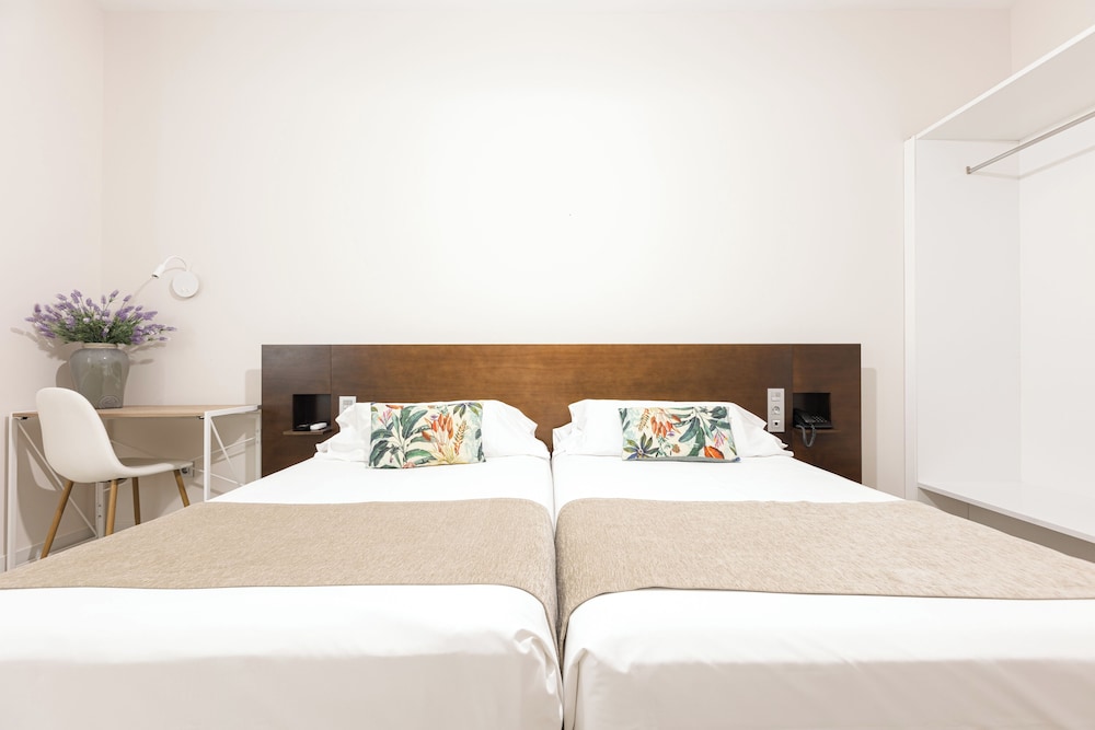 Aacr Monteolivos Hotel 32/72
