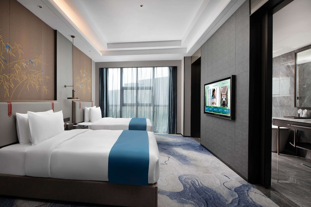 DELUXE, TWIN BEDS
