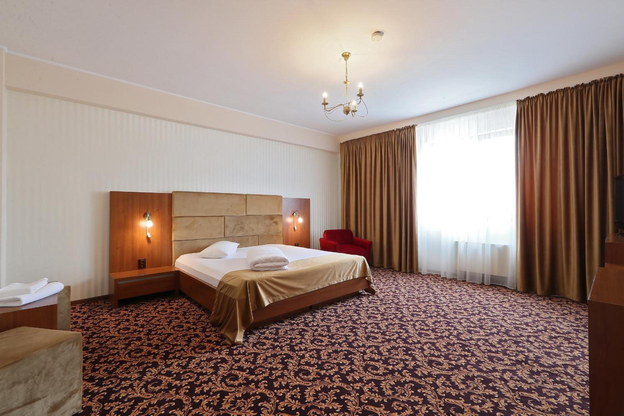 Impero Hotel 9/38