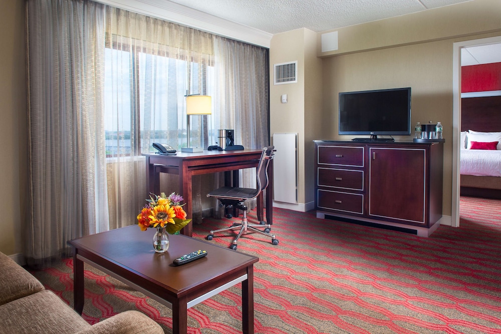DoubleTree by Hilton New York LaGuardia Airport 27/54