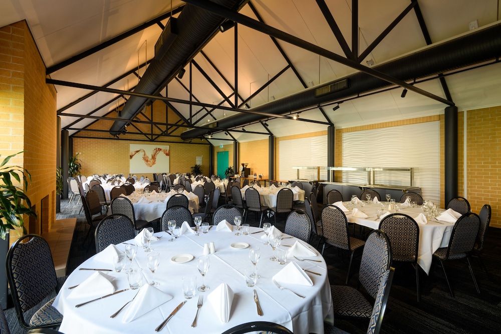 Lakeside Hotel And Conference Centre 37/49