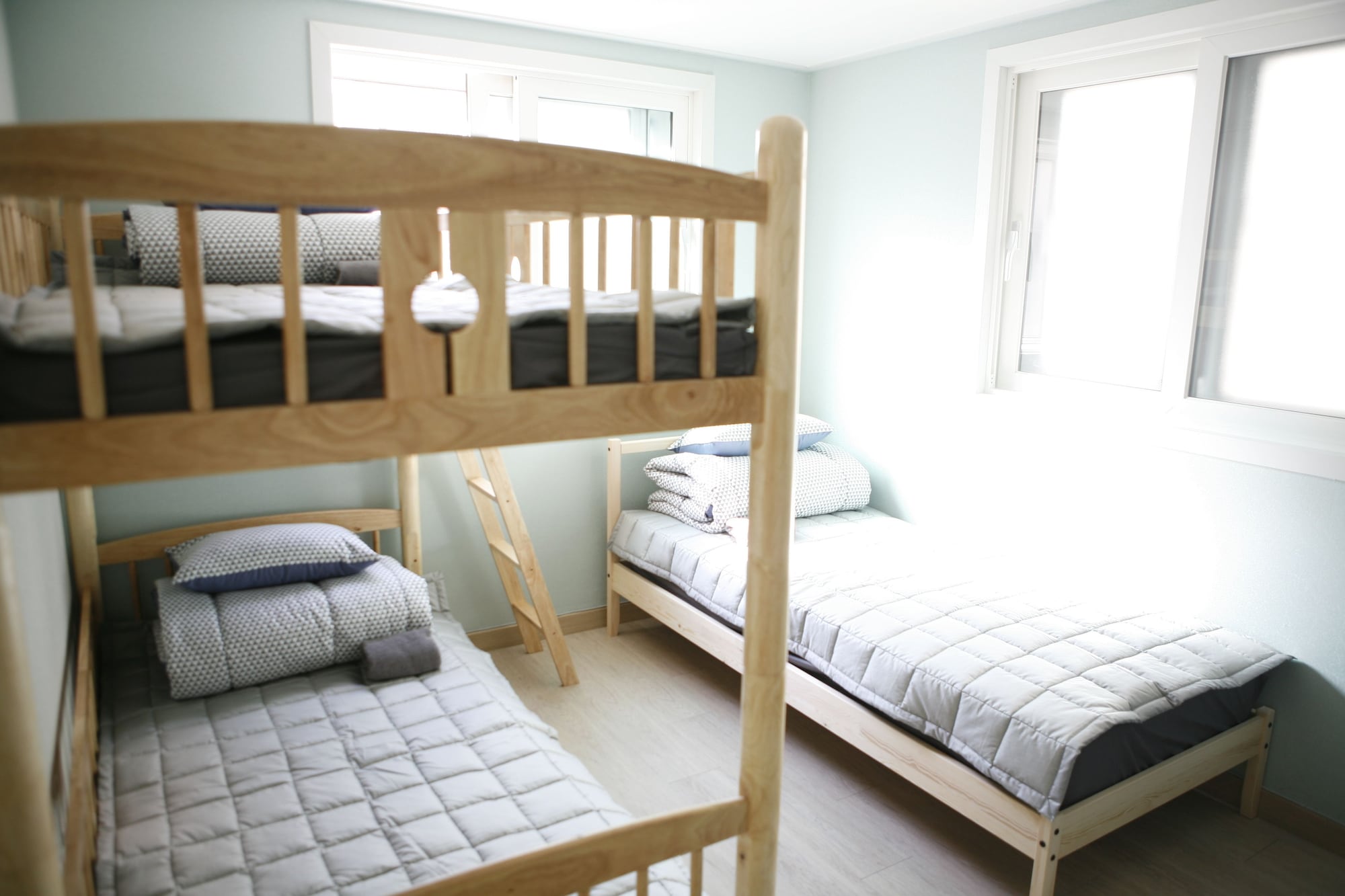 ROOM, TRIPLE, PRIVATE BATHROOM
