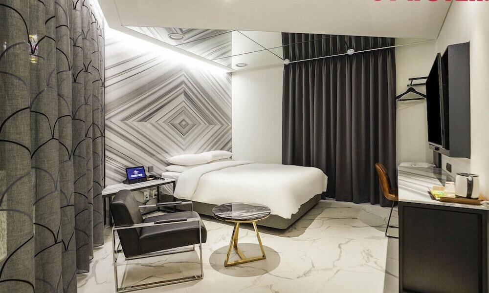Guwol Hotel Bay 204 25/29