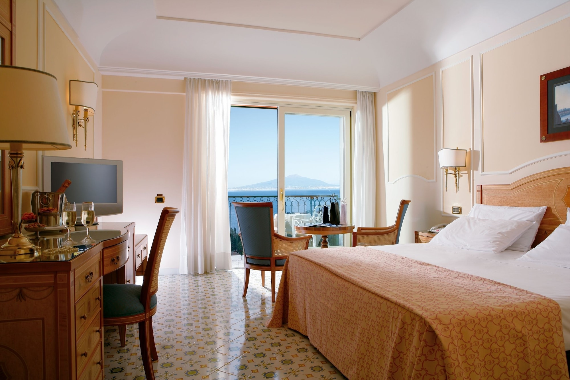 PREMIER, DOUBLE OR TWIN BED, SEA VIEW, BALCONY