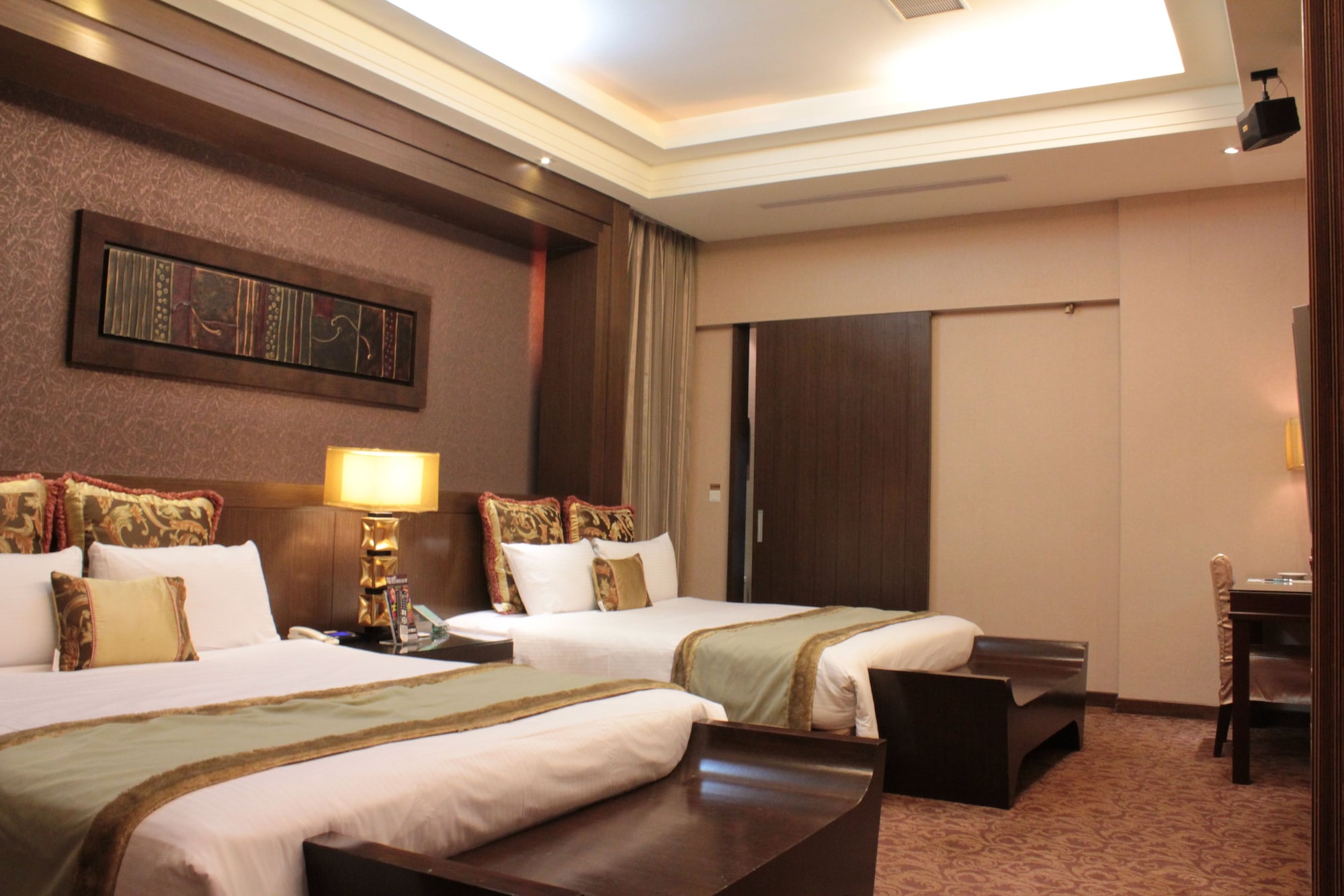 Deluxe, 2 Queen Beds