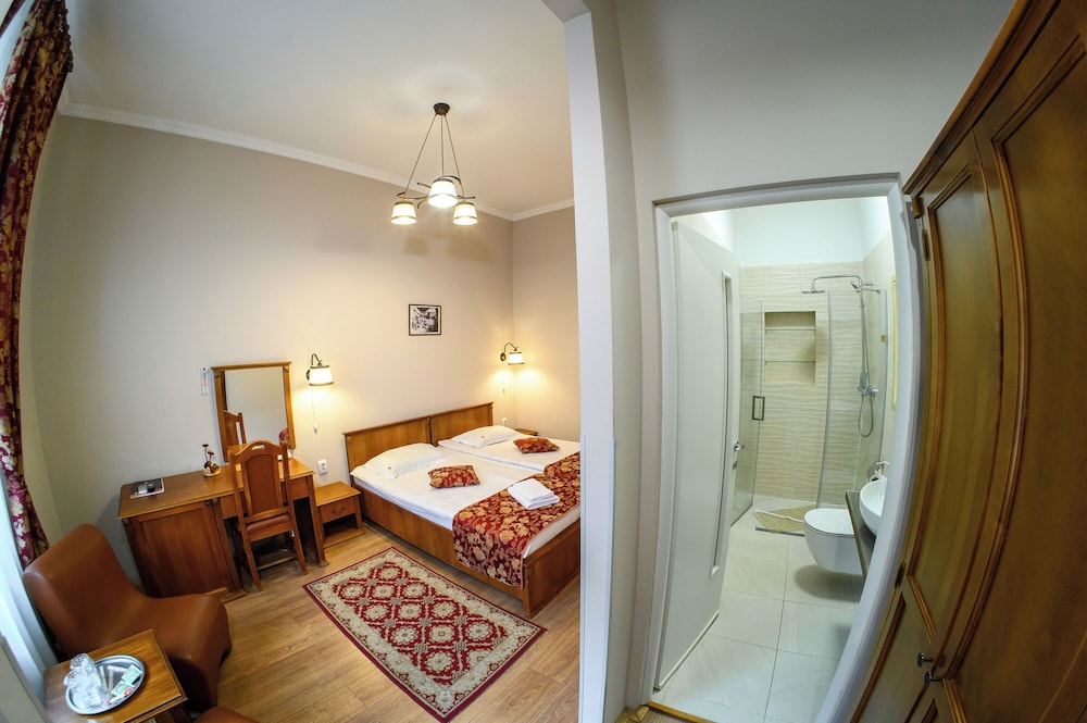 Hotel Transilvania 12/28