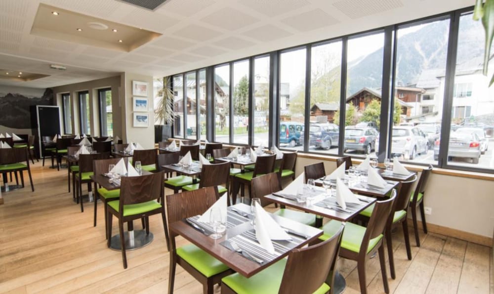 Les Lanchers Hotel Restaurant 42/50