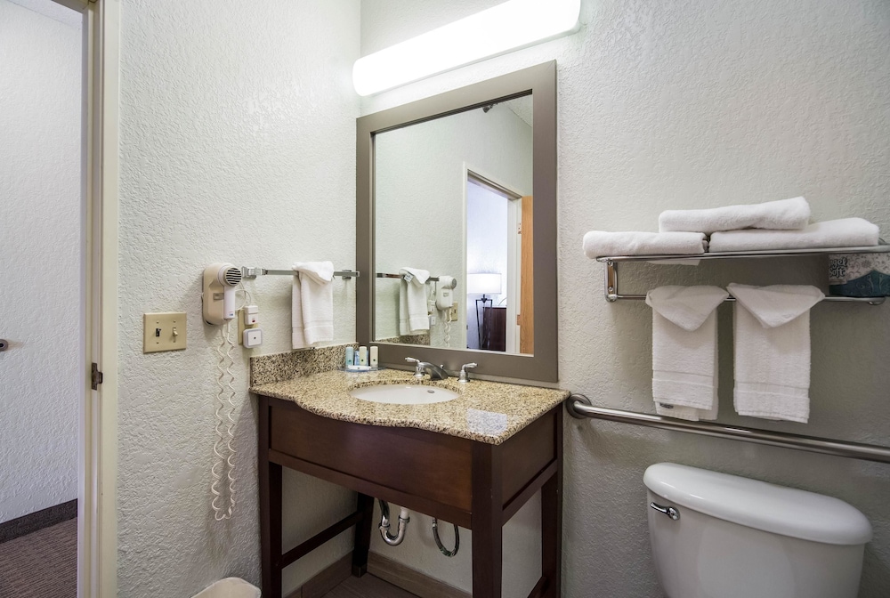Quality Inn & Suites Pueblo West 35/43