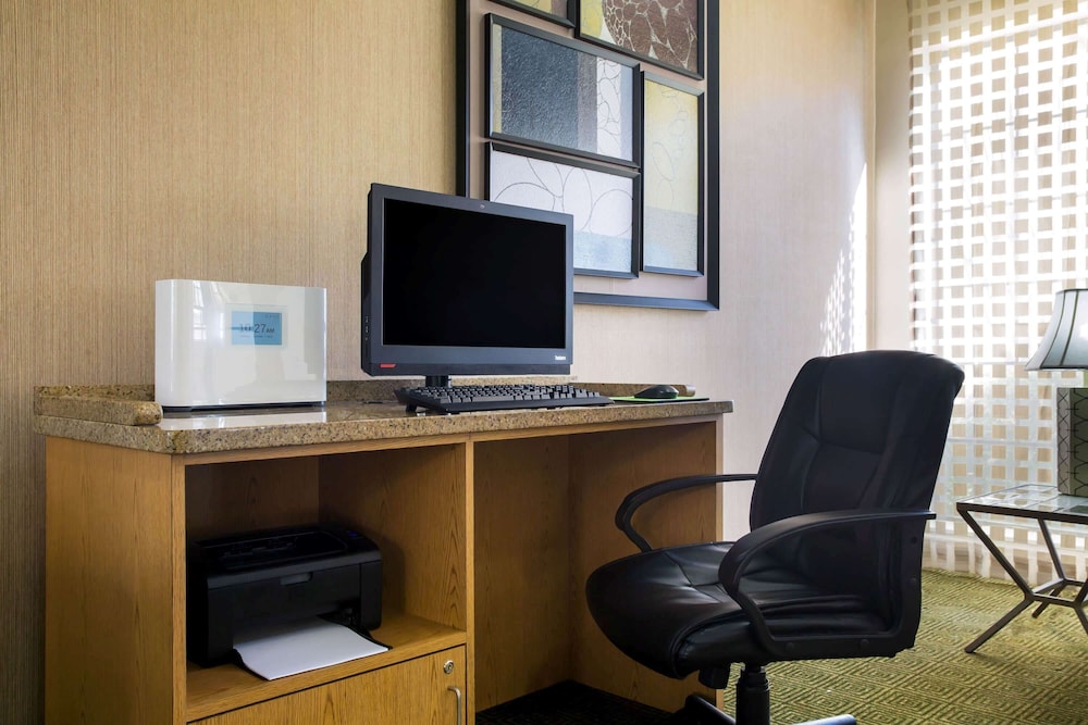 La Quinta Inn Suites Round Rock North 37/41