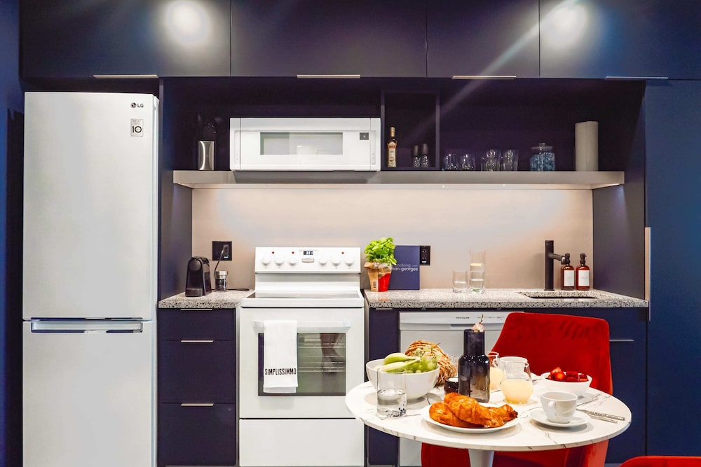 Pierce Boutique Apartments 67/73