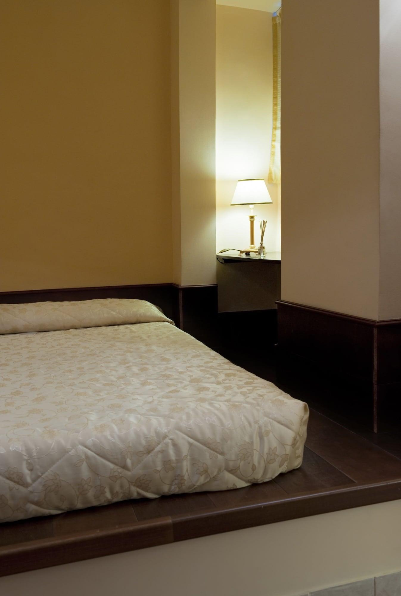 Basic, French Bed