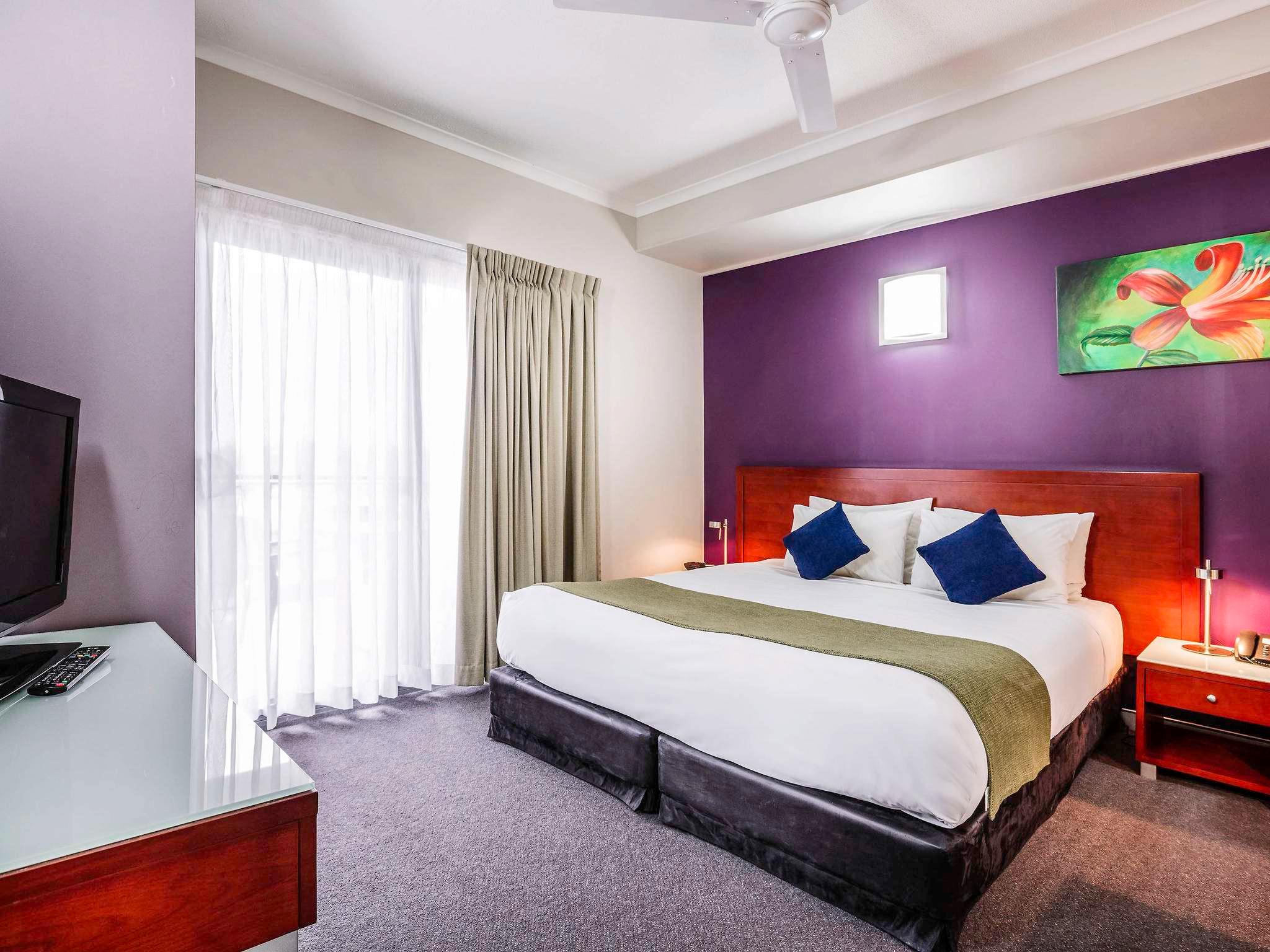 2 BEDROOMS, SUITE, KING AND TWIN BEDS