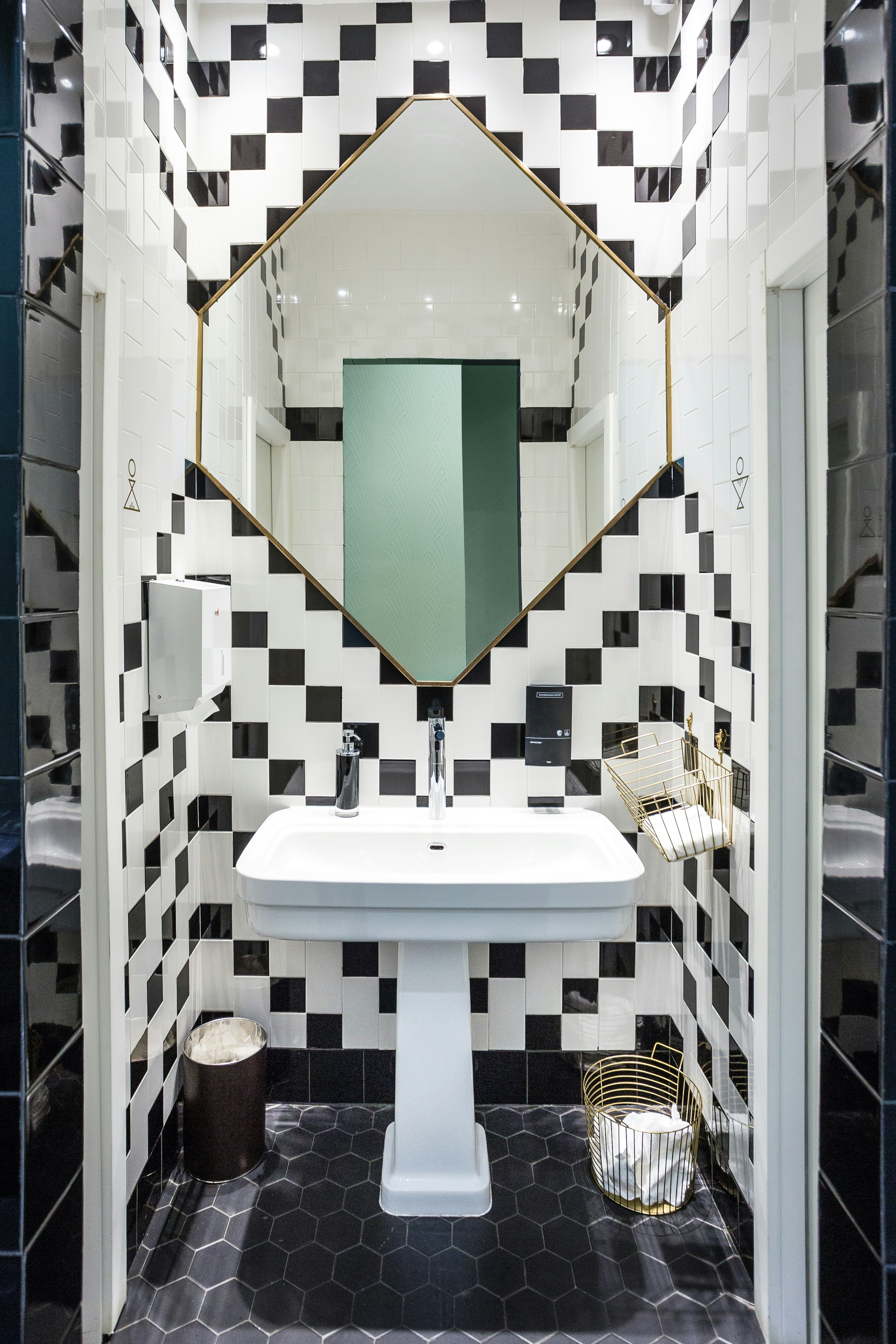 THE LIFT BOUTIQUE HOTEL 76/81