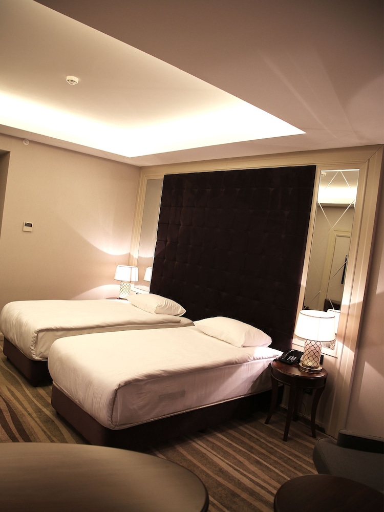 Morrian Hotel 19/50