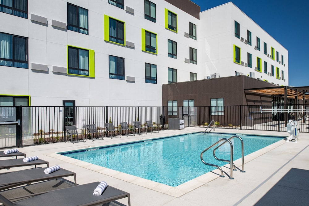 Courtyard by Marriott Modesto North 26/28