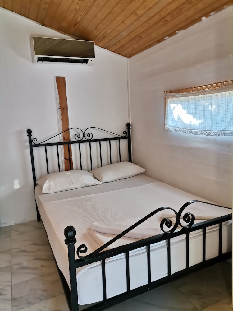BUNGALOW, DOUBLE BED