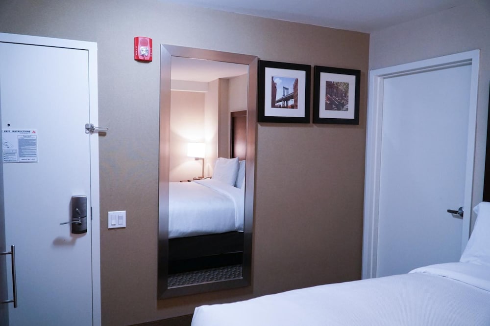 Hotel Mint JFK Airport 46/46