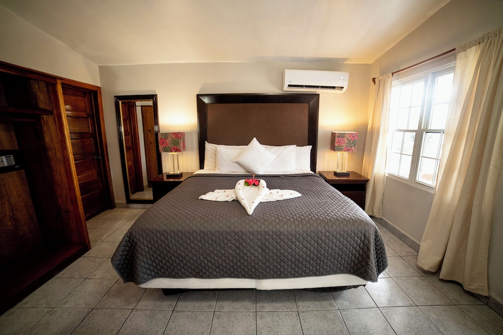 ROOM, KING BED, OCEAN VIEW, BALCONY
