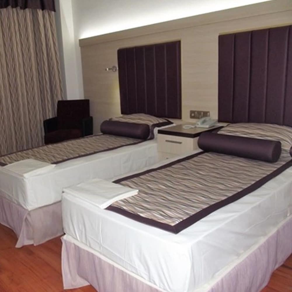 Hotel Bronze 13/45