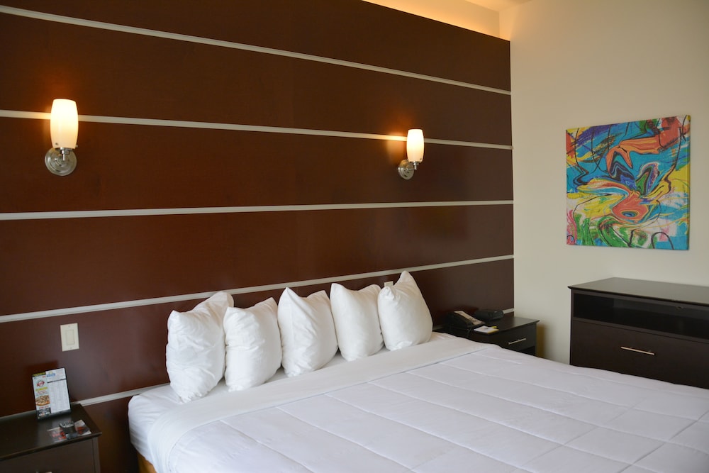 Days Inn Suites By Wyndham Milwaukee 6/40