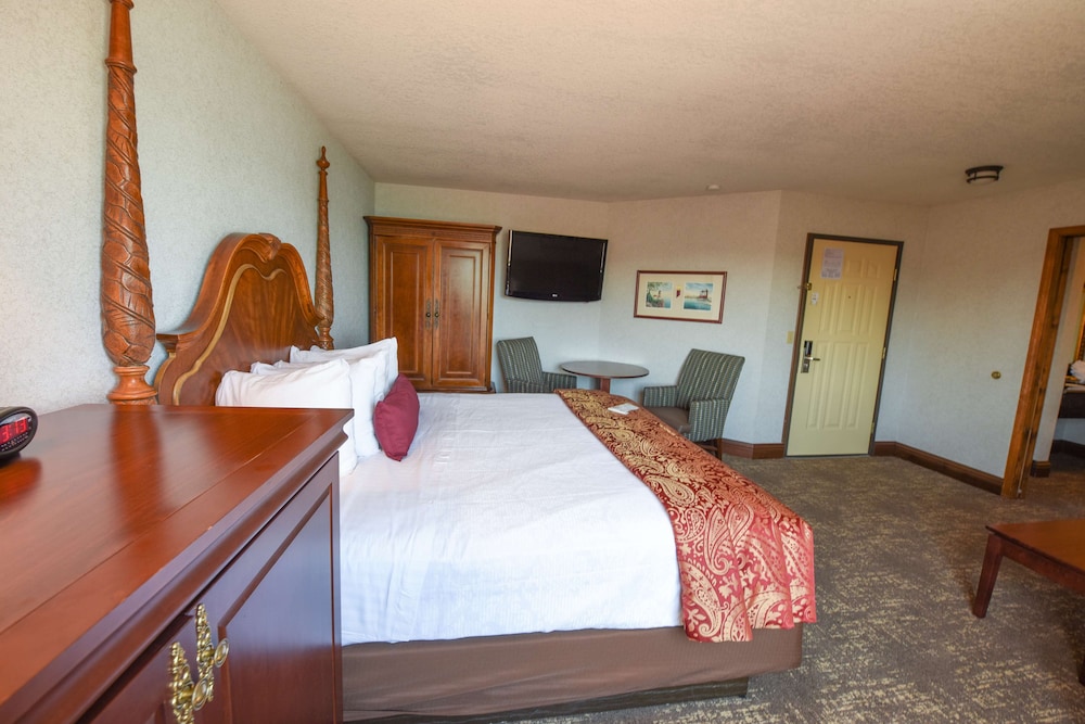 Standard, King Bed, Pool Side, Accessible
