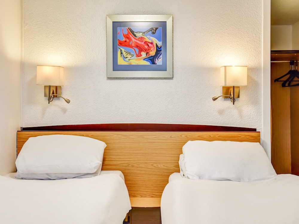 OYO The Hotel Rafiya, Redditch 17/20