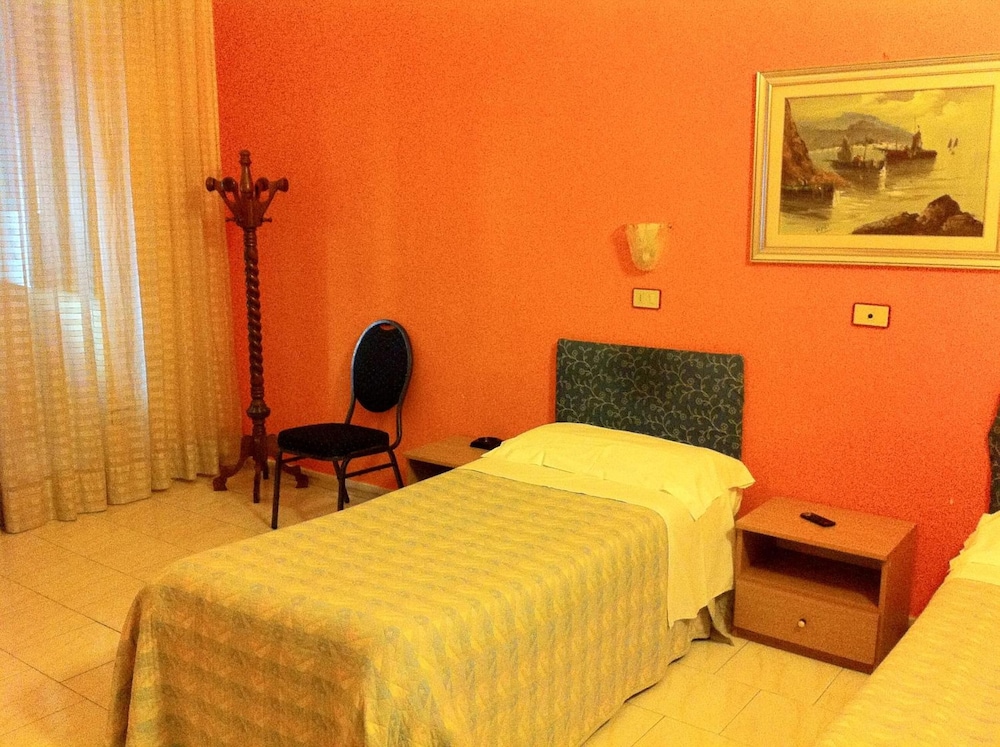 Hotel Pensione Romeo 8/19