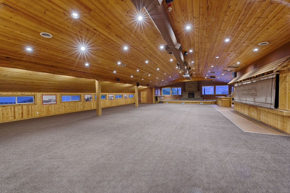 Red Cliffs Lodge 40/46