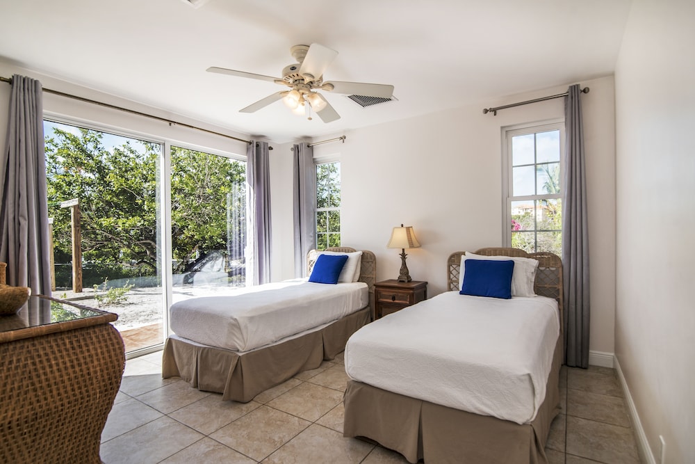 Grace Bay Beach Ocean Villas 11/50