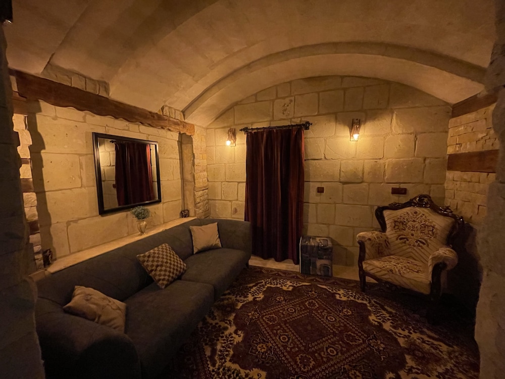 The Cave House 29/38