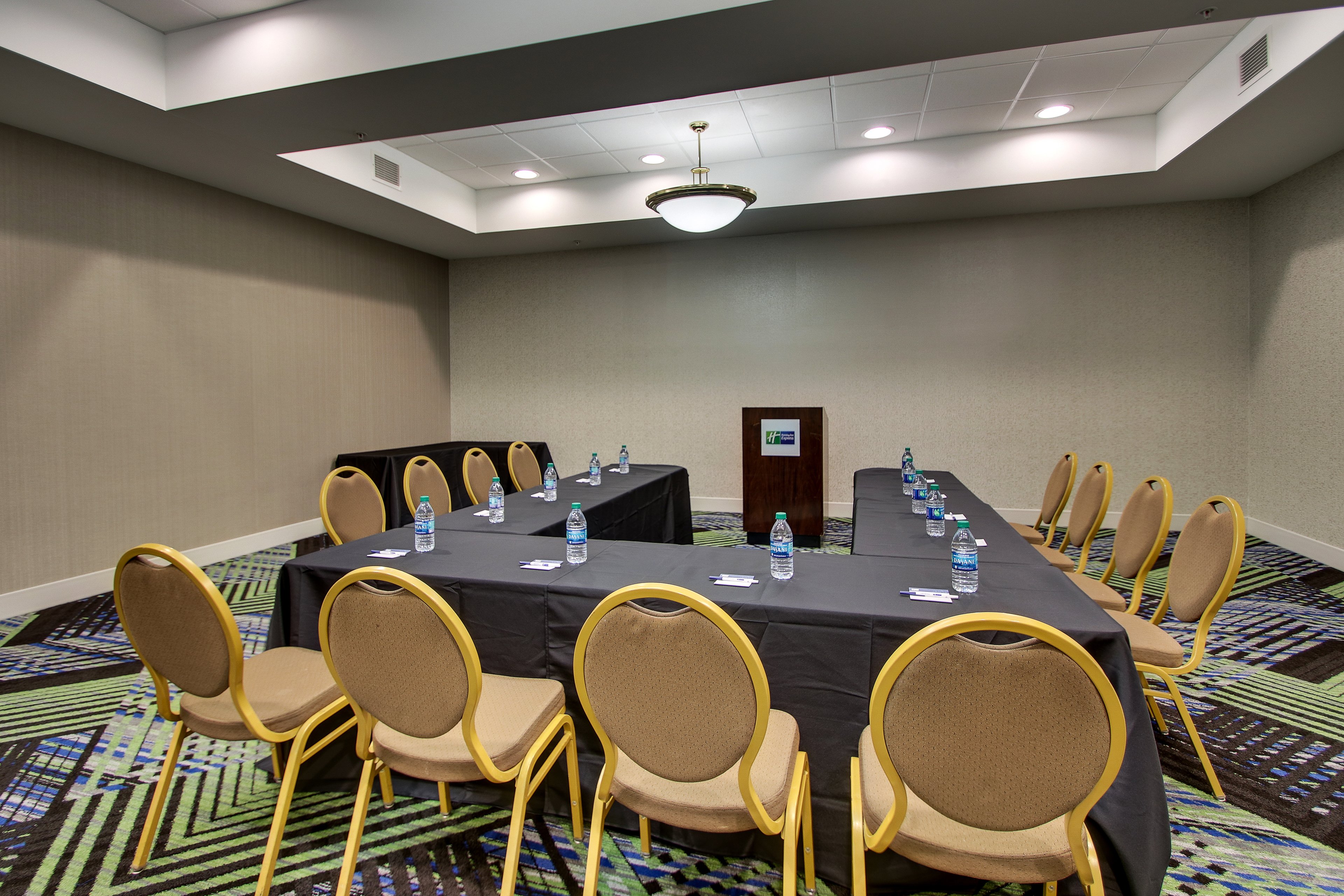 Holiday Inn Express Lexington North Georgetown 42/48
