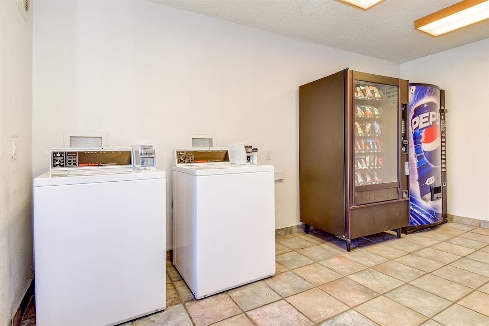 Motel6 Riverside, CA - South 37/51