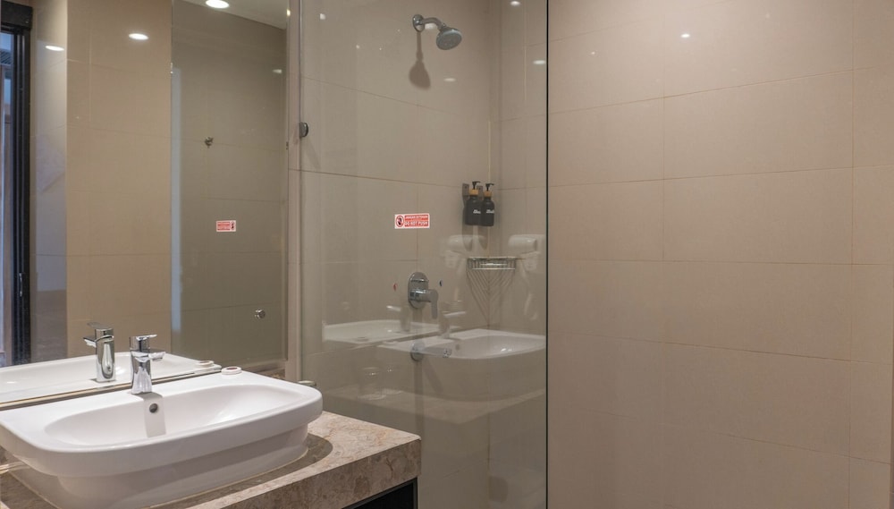 غرفة تنفيذية بسرير كينج بشرفة، Grand Sunshine Resort and Convention 7/10