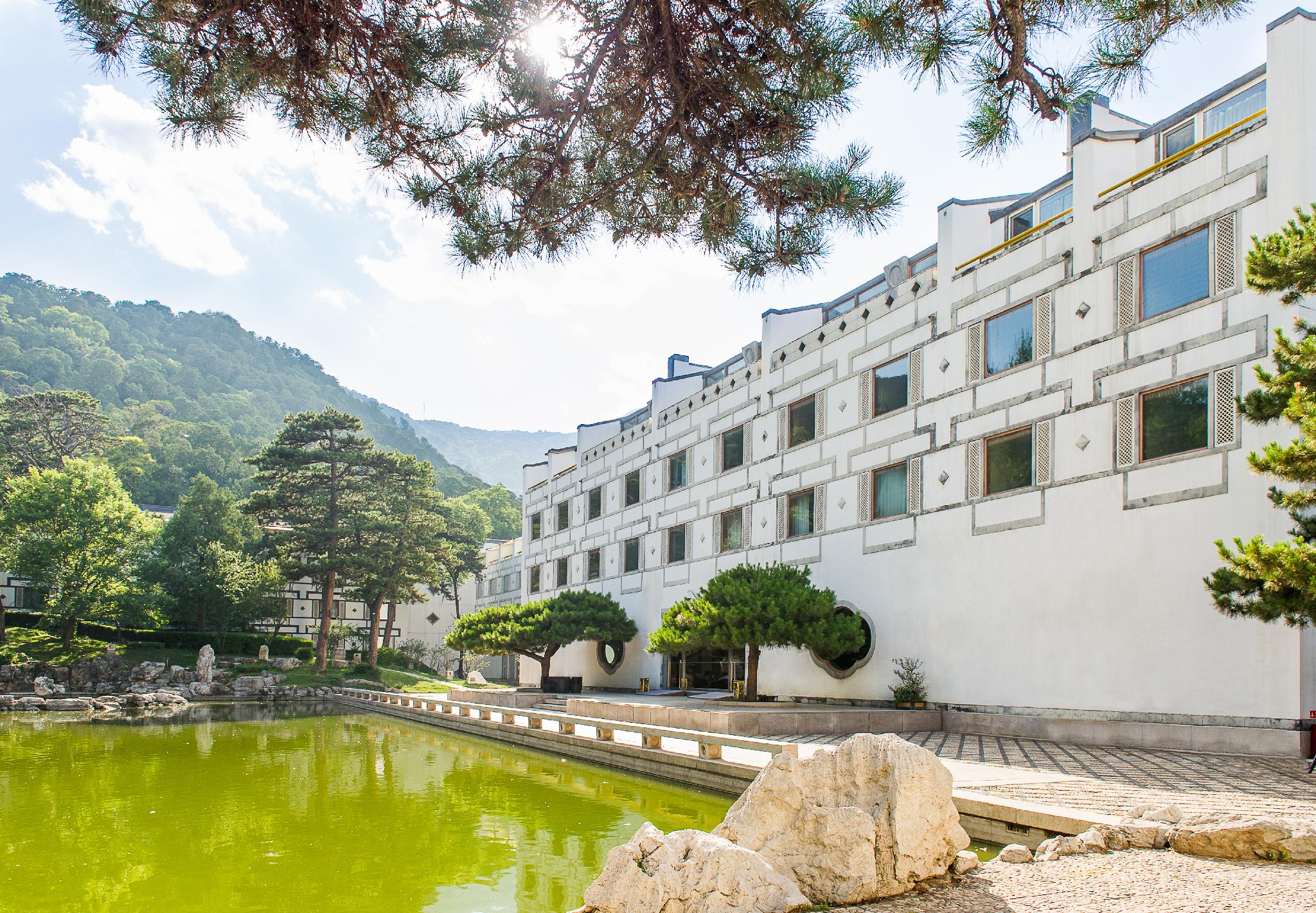 Fragrant Hill Hotel 58/60
