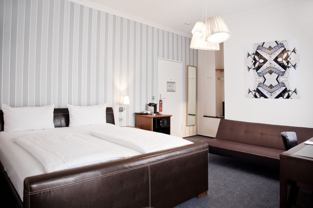 Hotel Les Nations 38/77