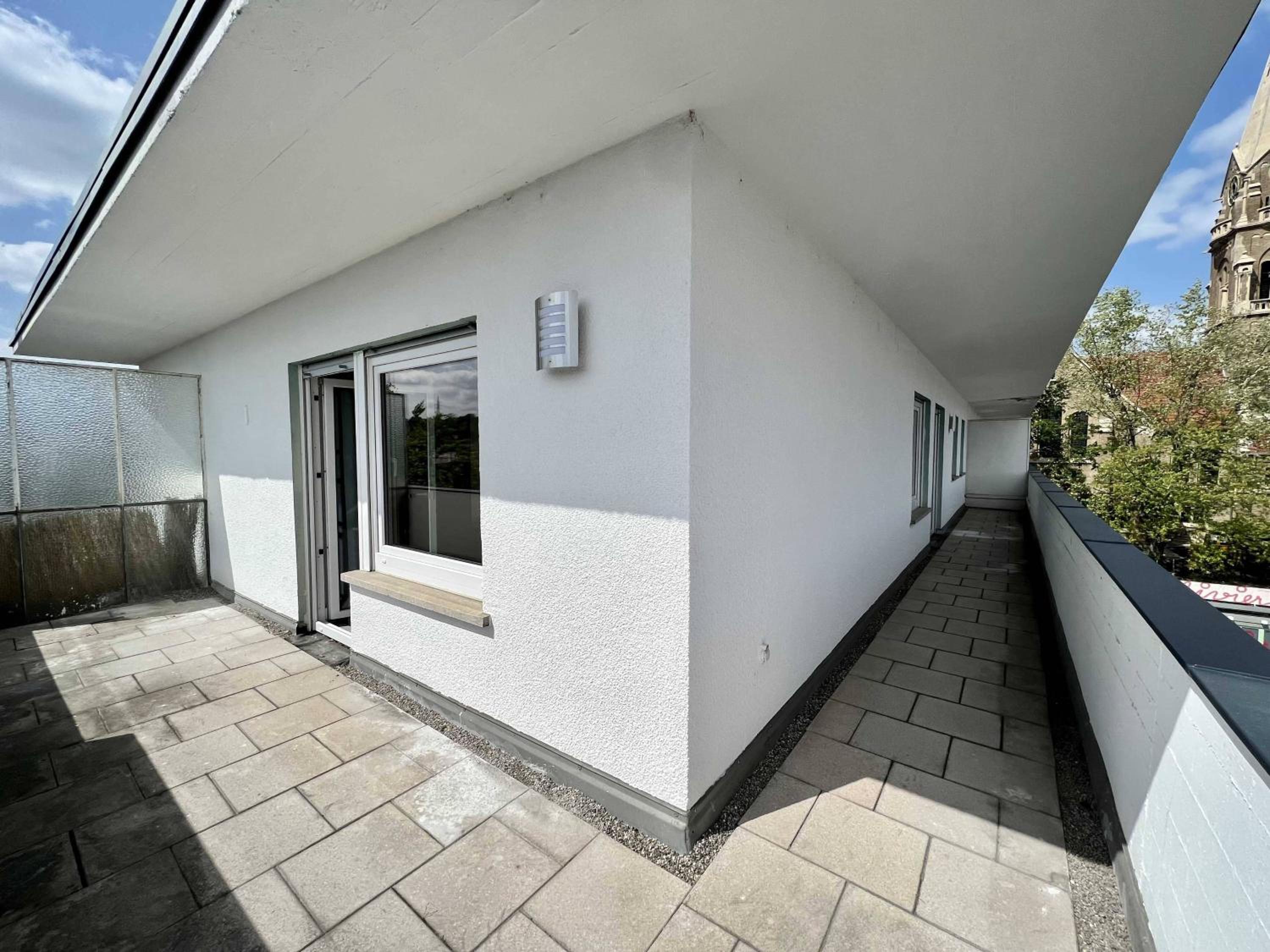 Nujen - Hotel und Apartment Stuttgart Zuffenhausen 1/25