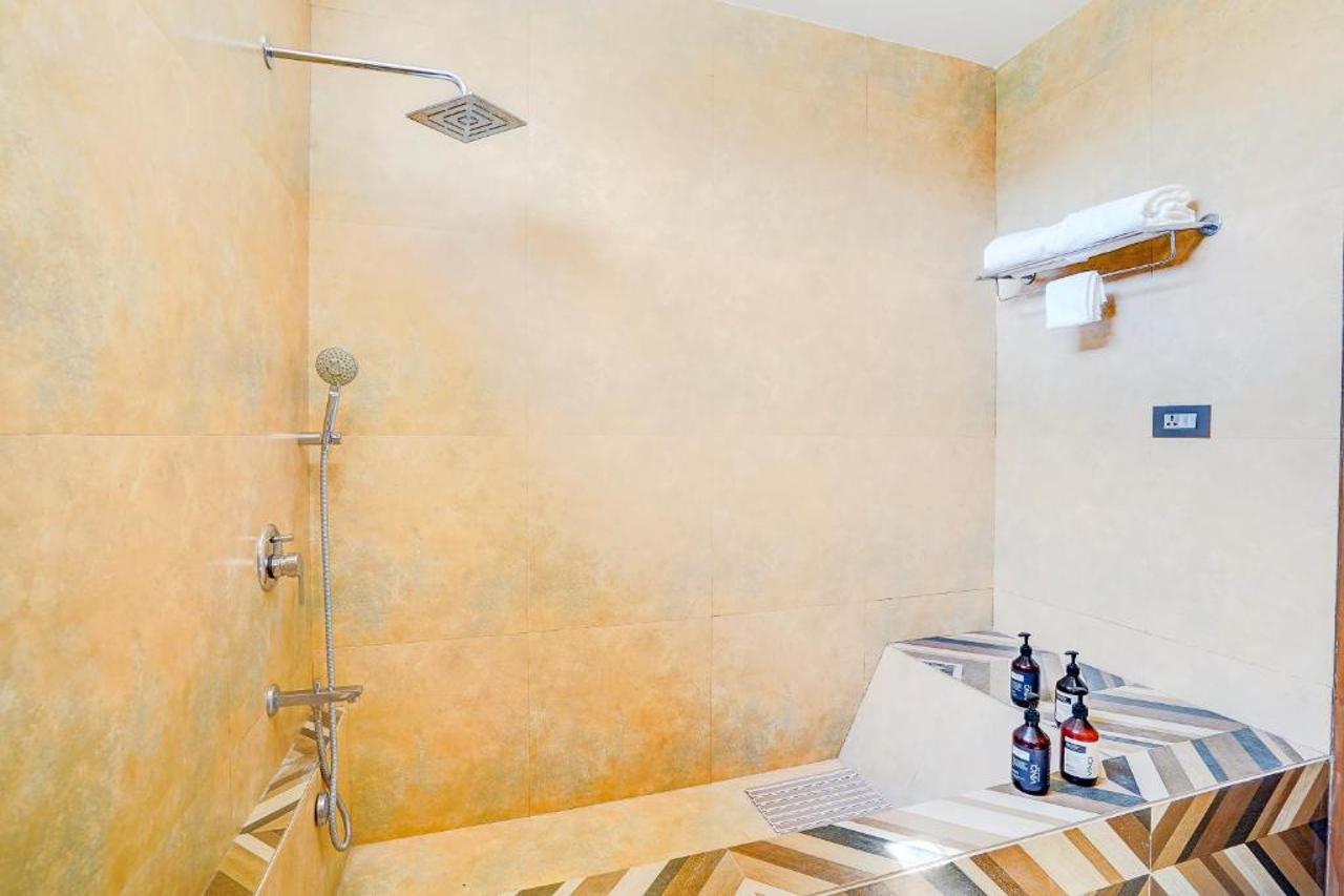 ELIVAAS Villa 39 Serene 6 BHK Retreat with Pvt Pool, Gaming Zone & Balcony 13/23